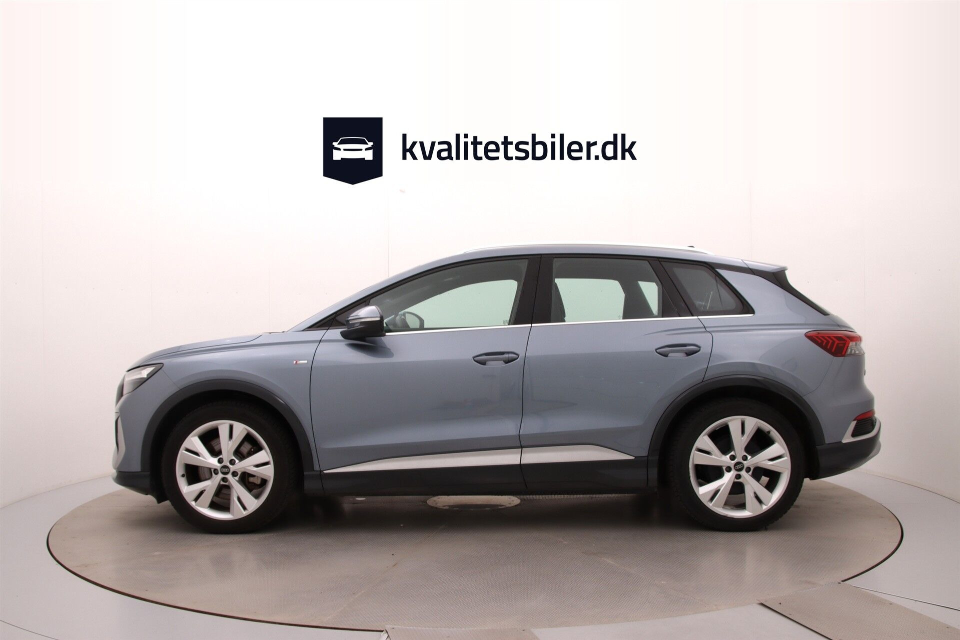 Blå Audi Q4 fra 2024