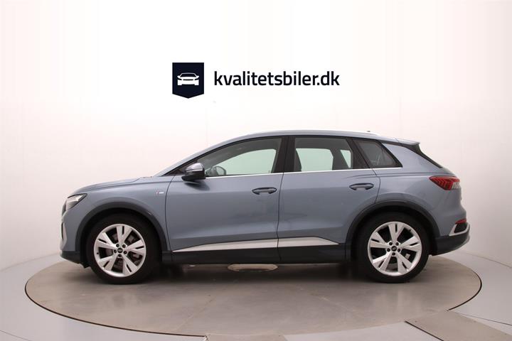 Blå Audi Q4 fra 2024