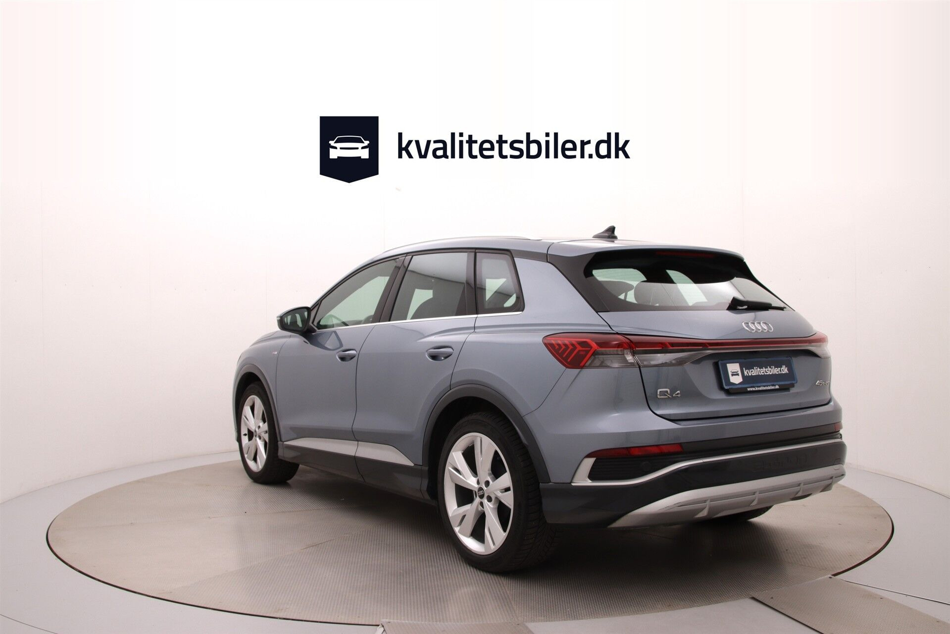 Blå Audi Q4 fra 2024