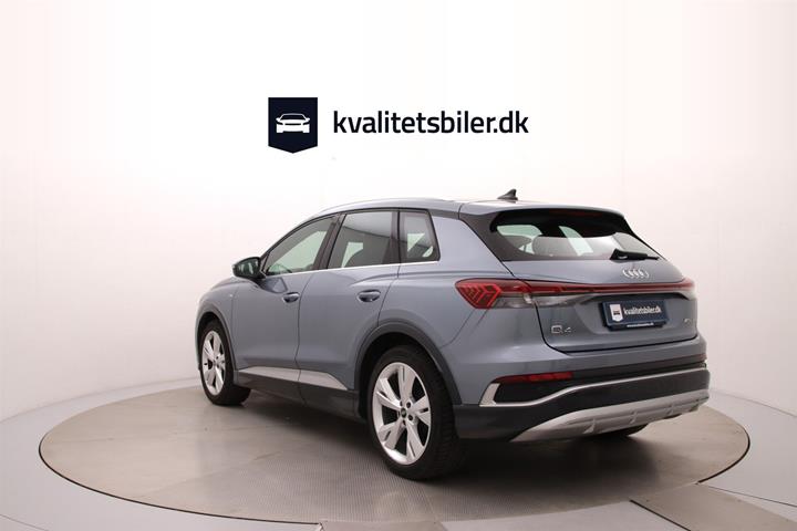 Blå Audi Q4 fra 2024