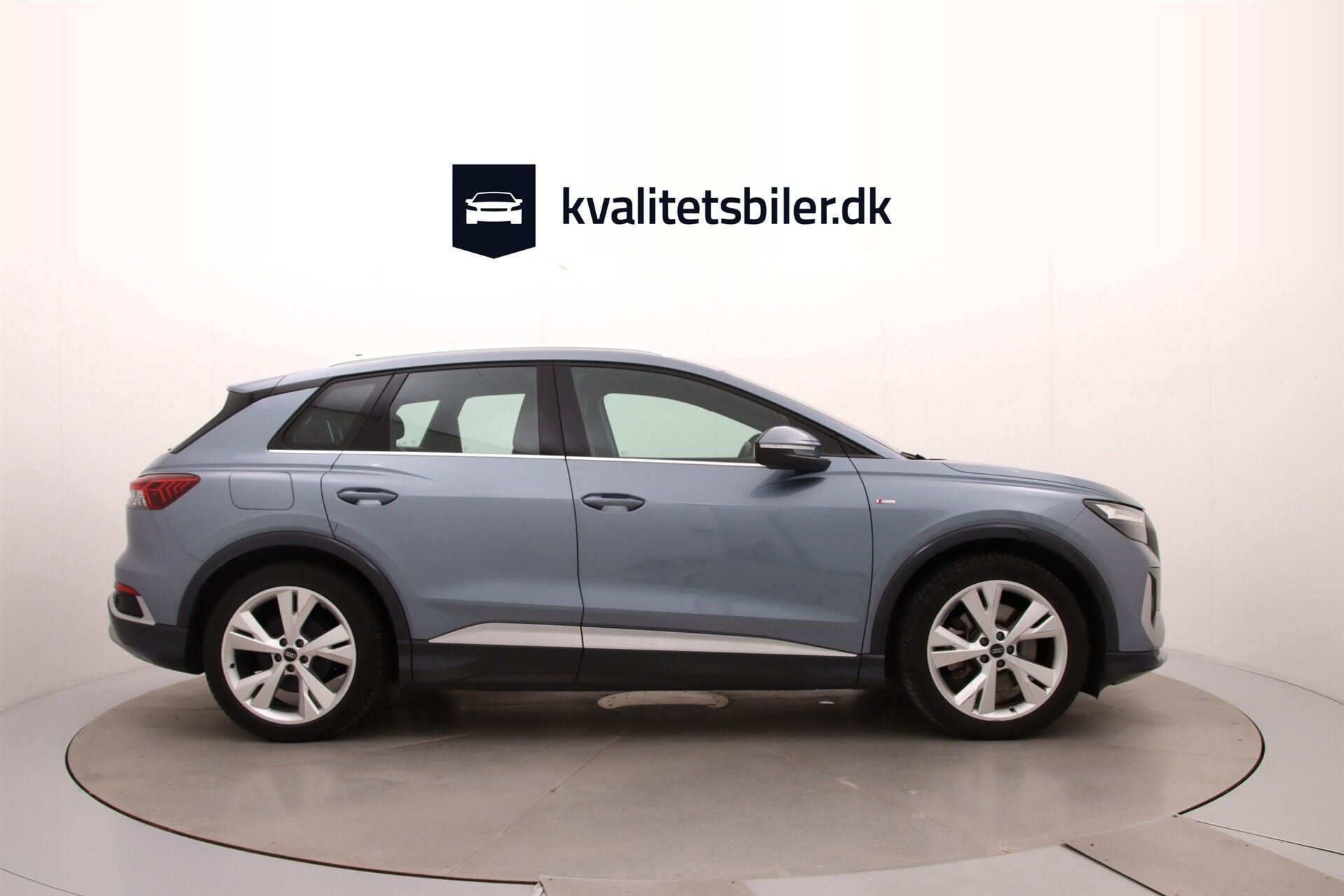 Blå Audi Q4 fra 2024