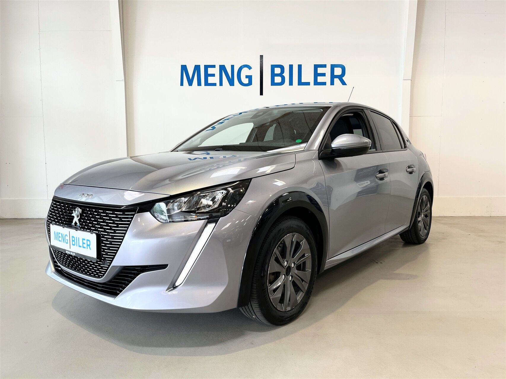 Grå Peugeot e-208 fra 2022