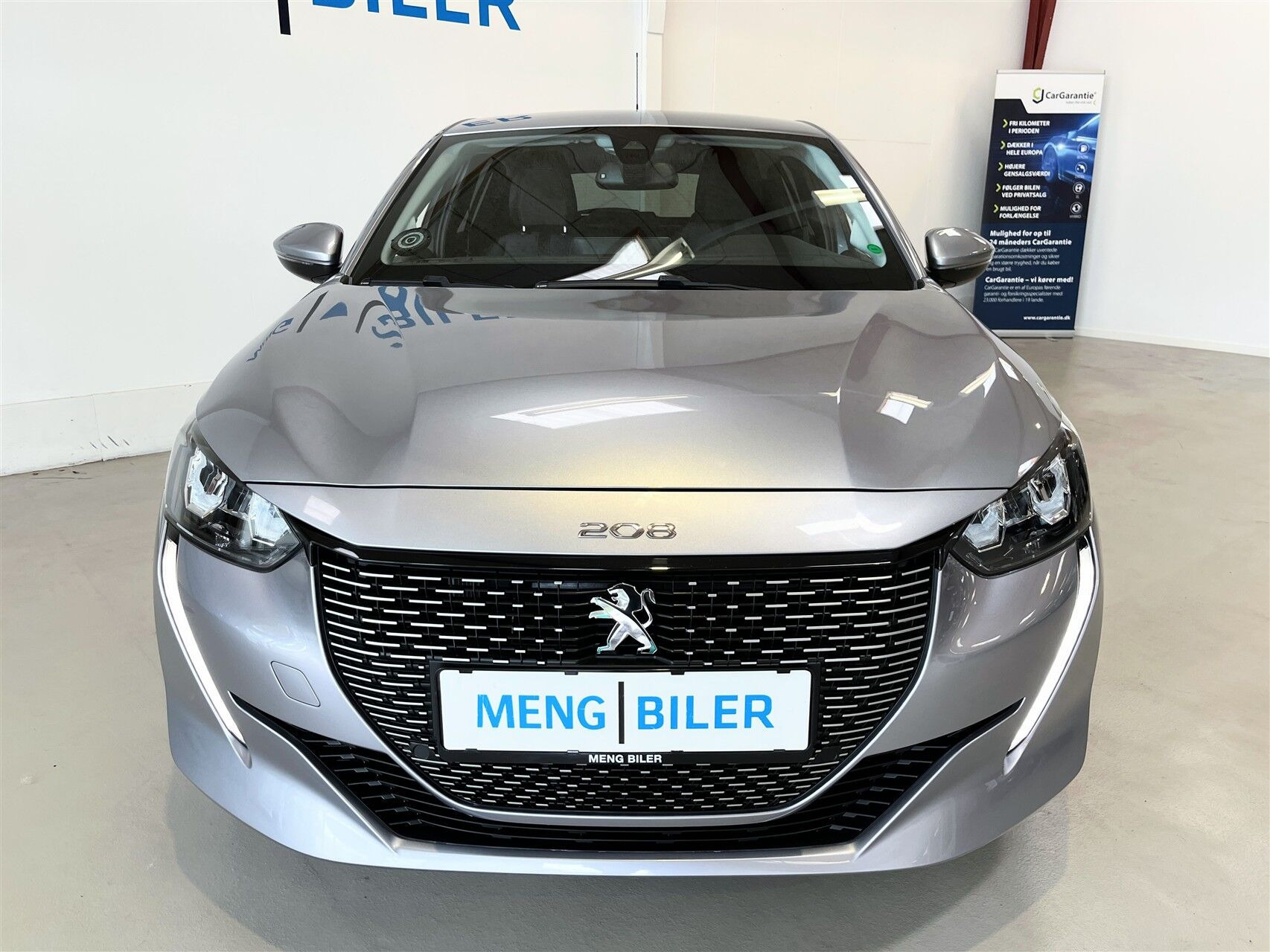 Grå Peugeot e-208 fra 2022