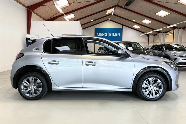 Grå Peugeot e-208 fra 2022