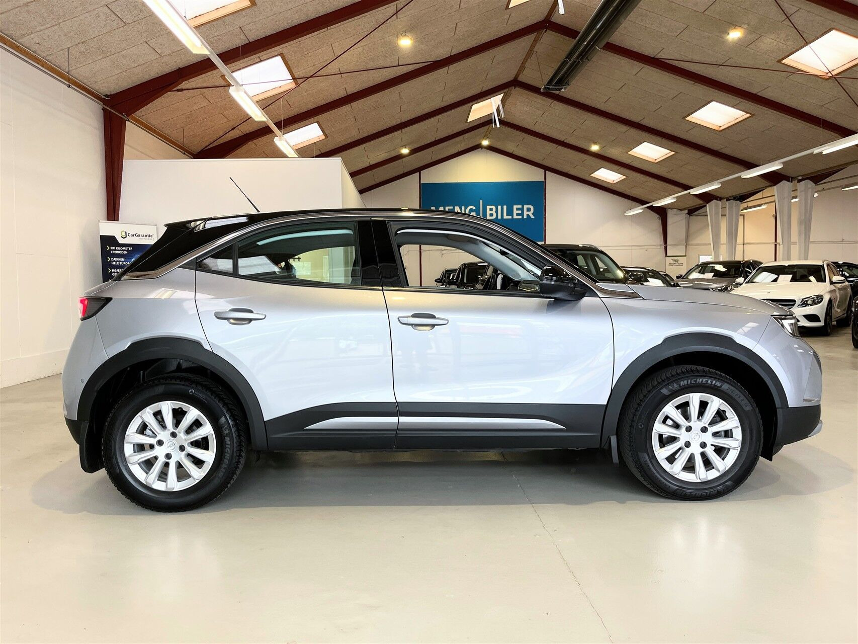 Grå Opel Mokka fra 2022