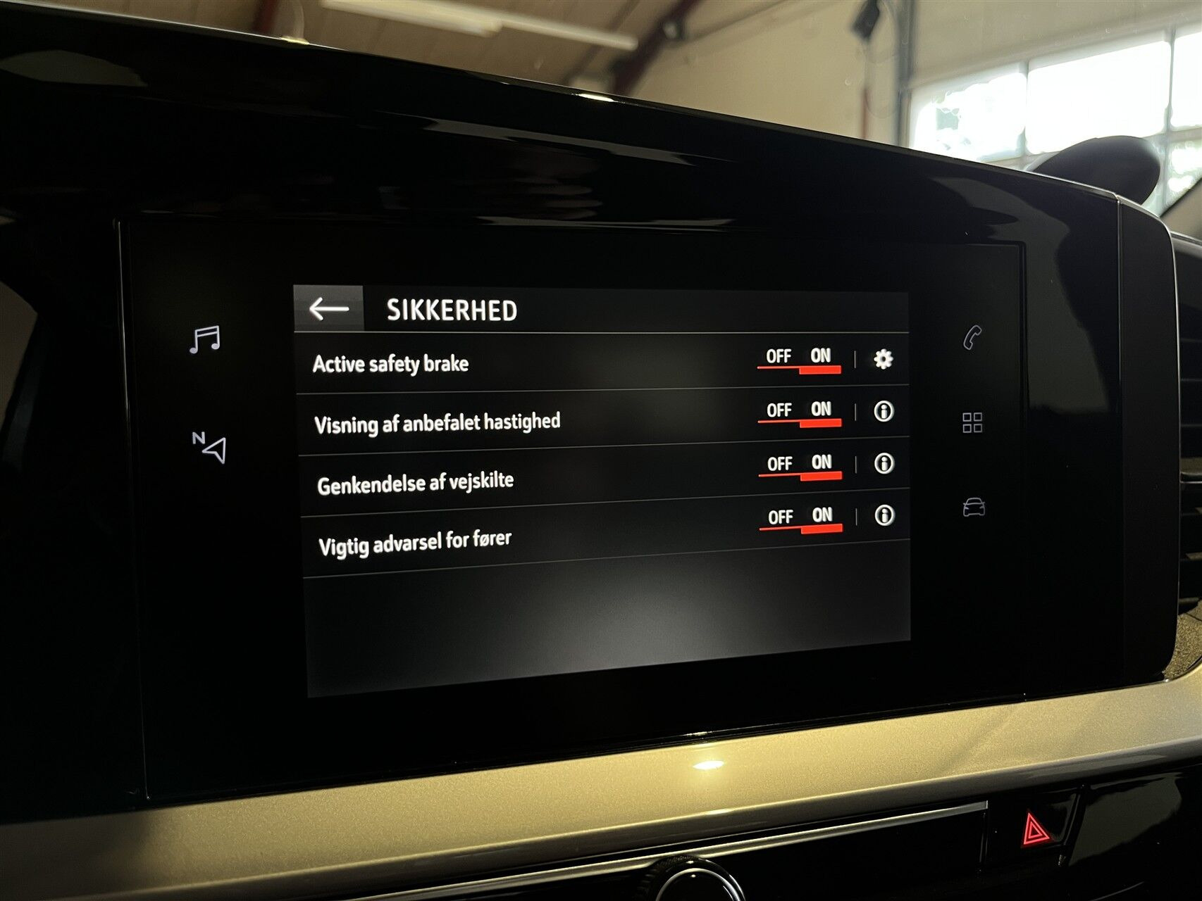 Grå Opel Mokka fra 2022