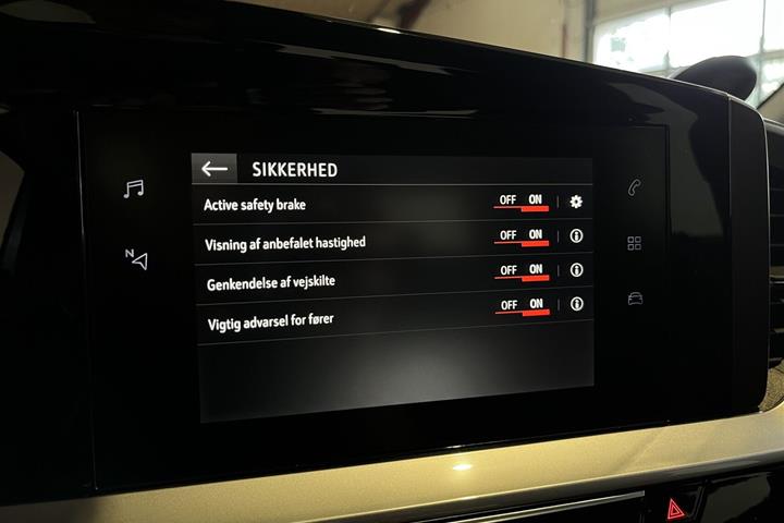 Grå Opel Mokka fra 2022