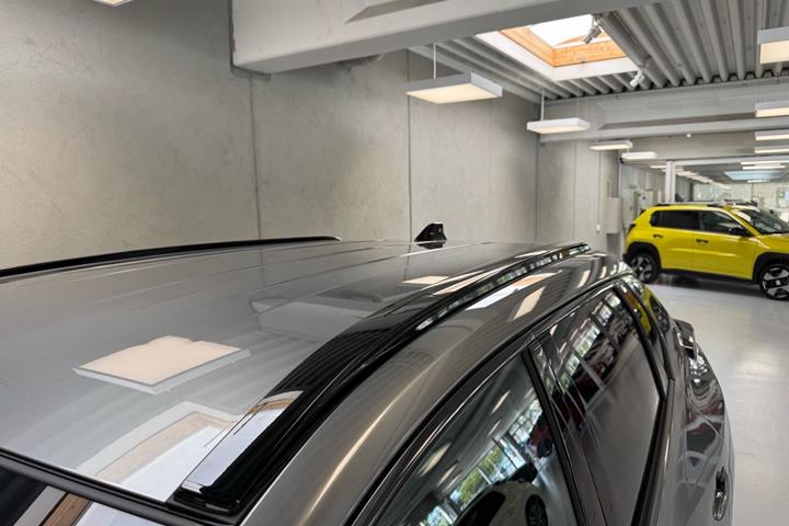 Grå Toyota BZ4X fra 2026