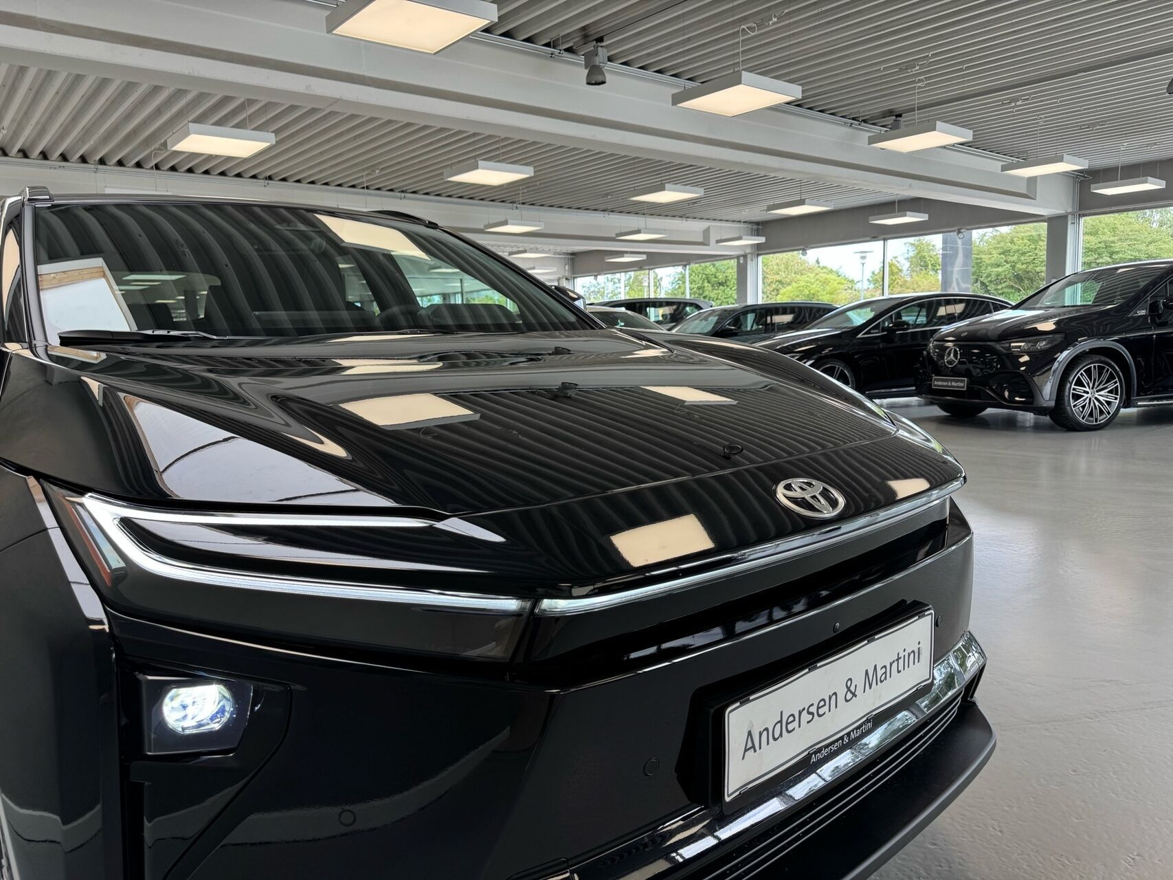 Sort Toyota BZ4X fra 2026