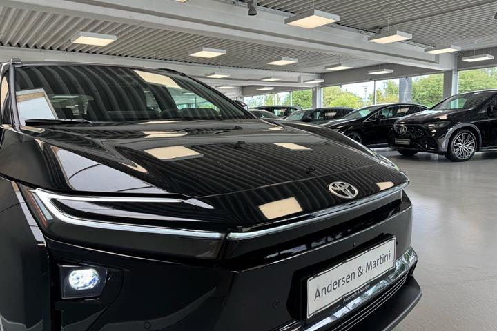 Sort Toyota BZ4X fra 2026