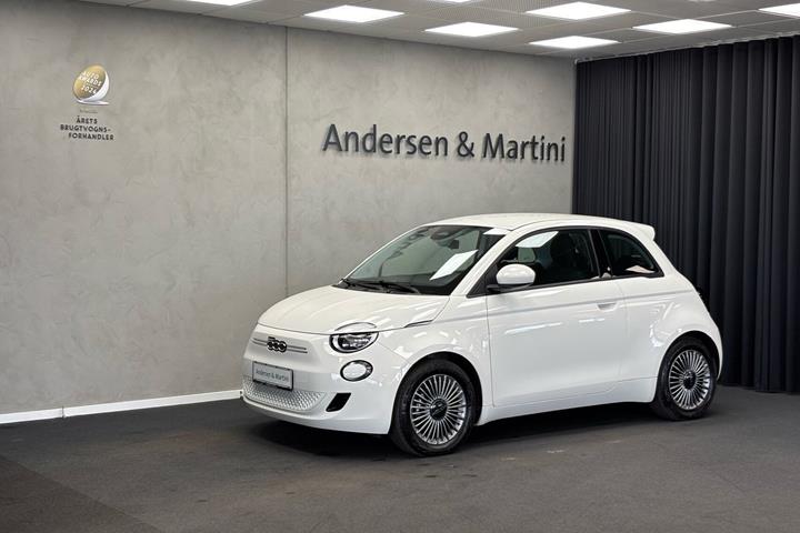 Hvid Fiat 500e fra 2023
