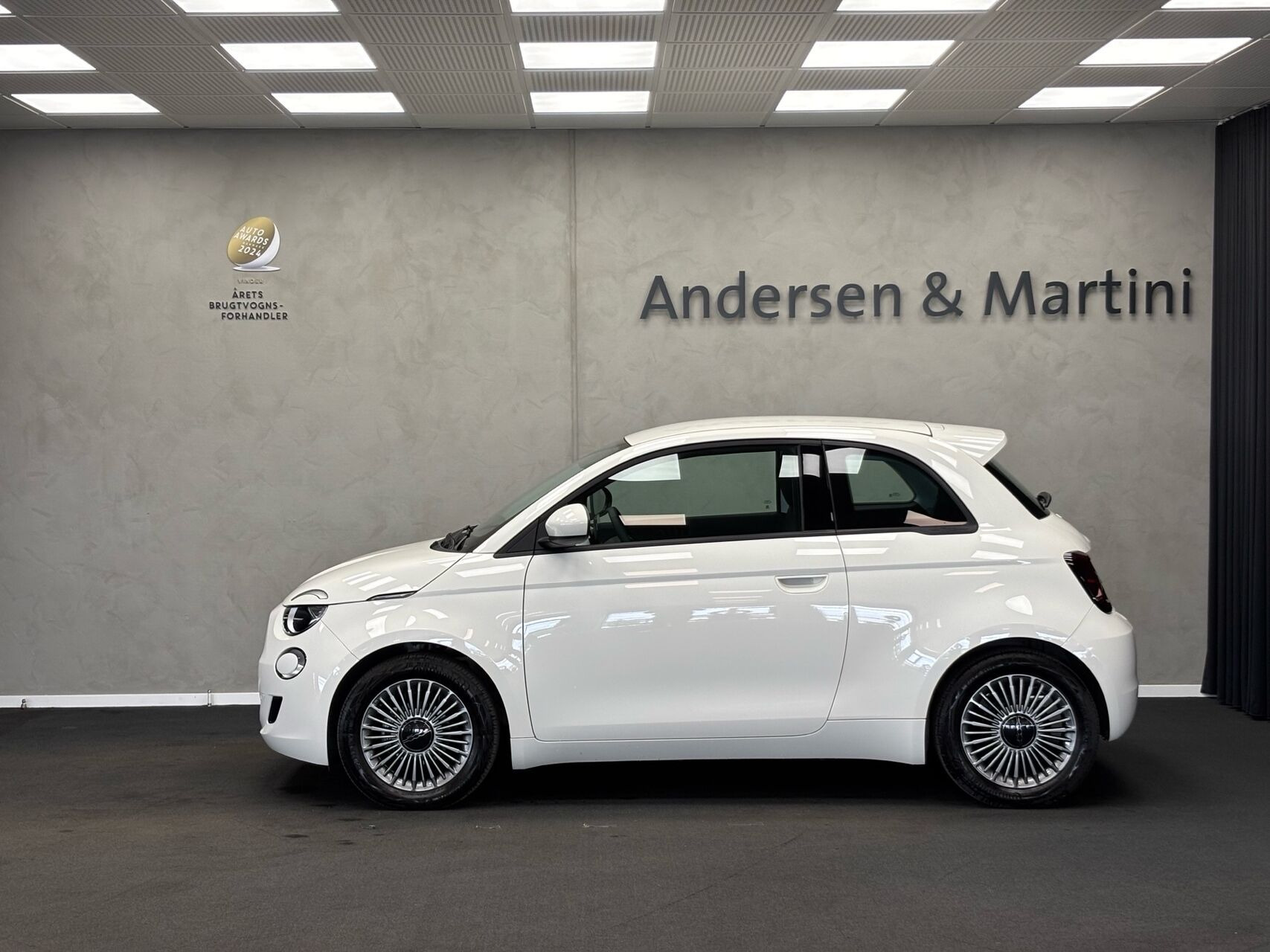Hvid Fiat 500e fra 2023