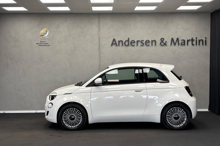 Hvid Fiat 500e fra 2023
