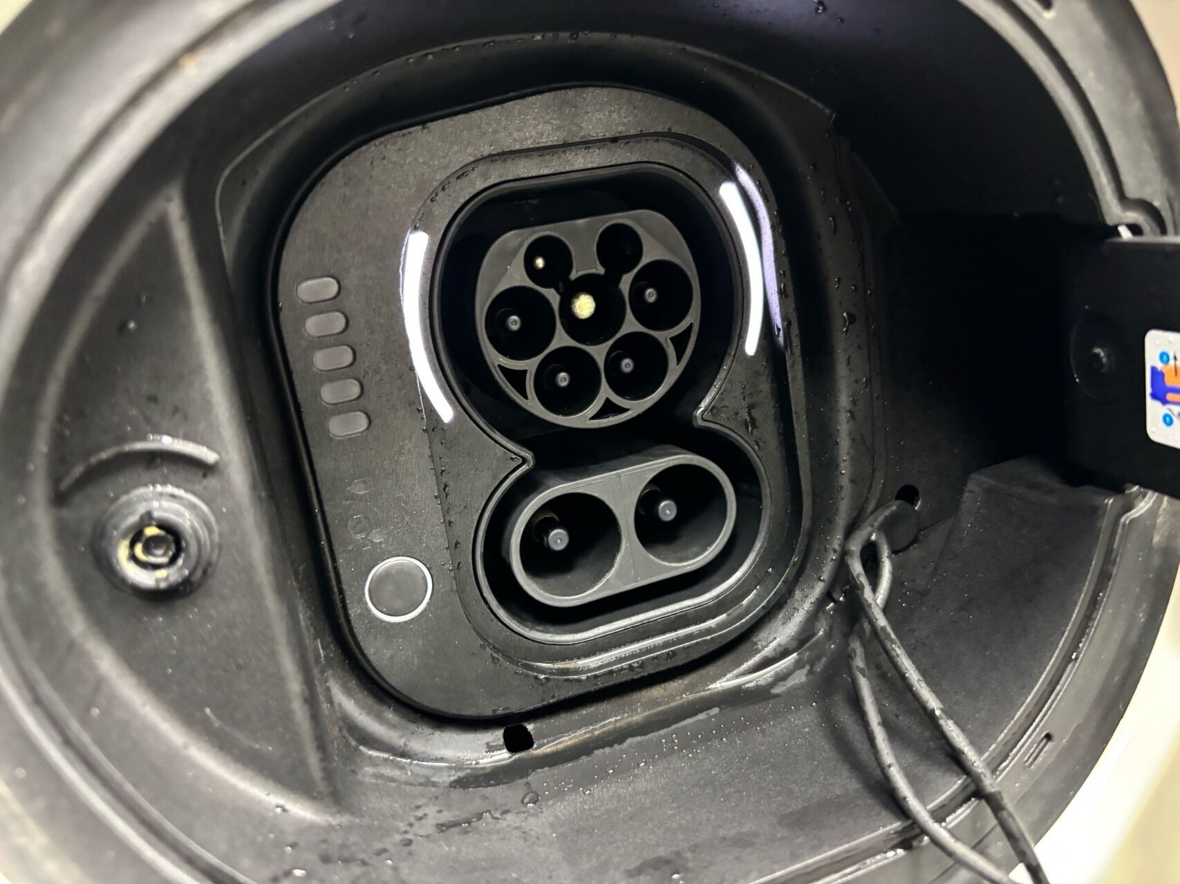 Hvid Fiat 500e fra 2023