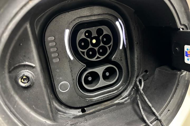 Hvid Fiat 500e fra 2023