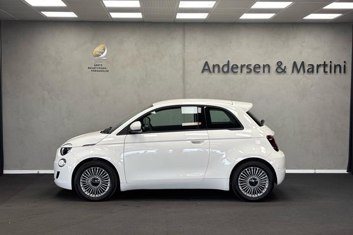 Hvid Fiat 500e fra 2023