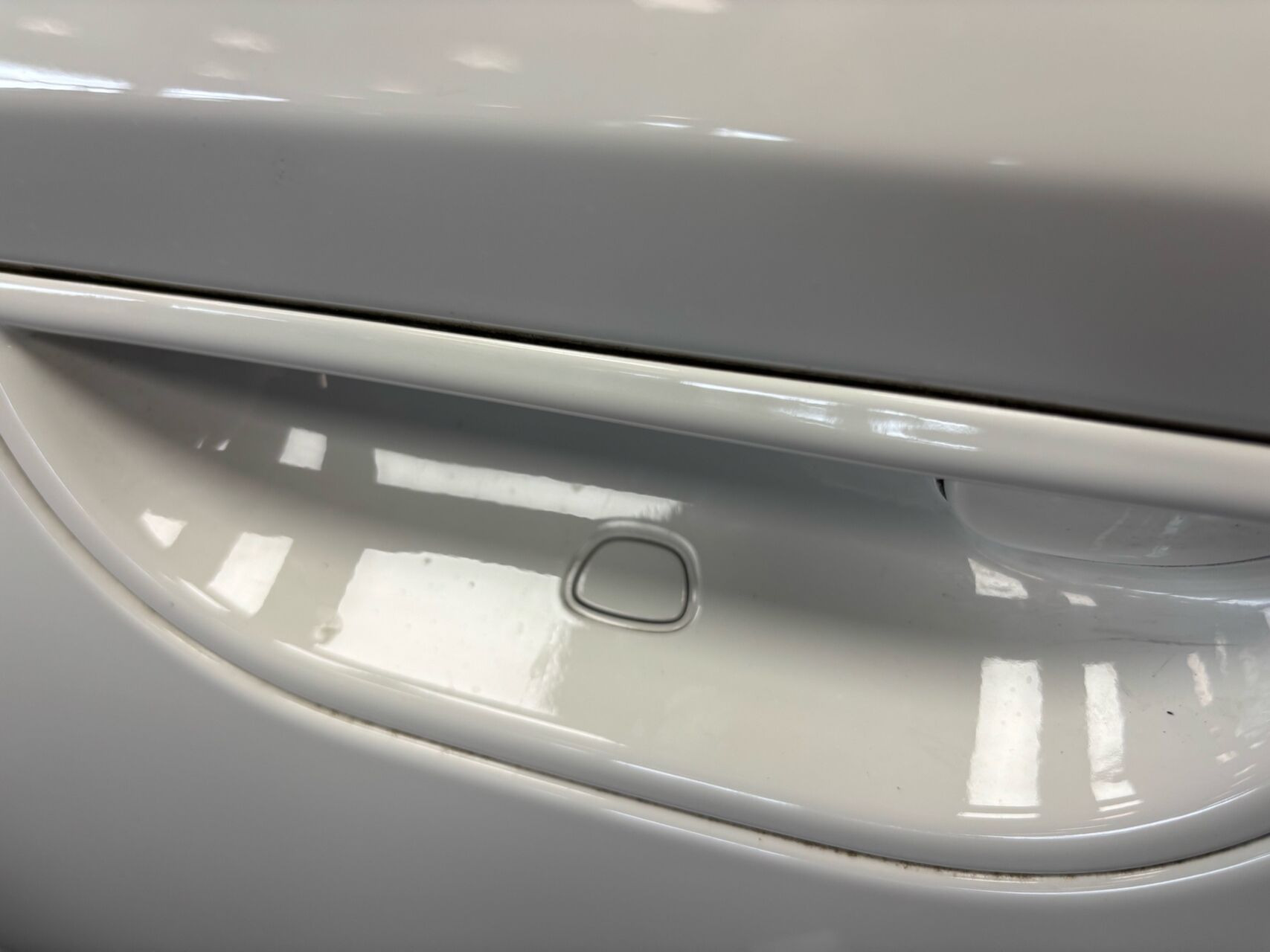 Hvid Fiat 500e fra 2023