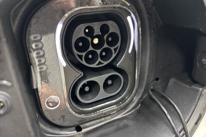 Hvid Fiat 500e fra 2023