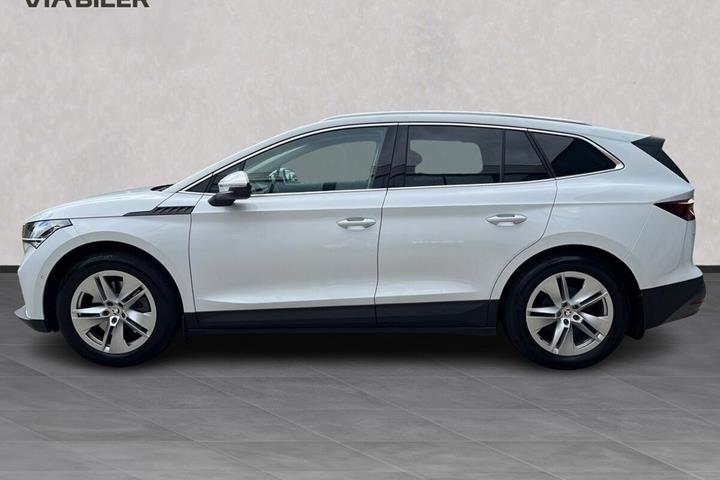 Hvid Skoda Enyaq fra 2022