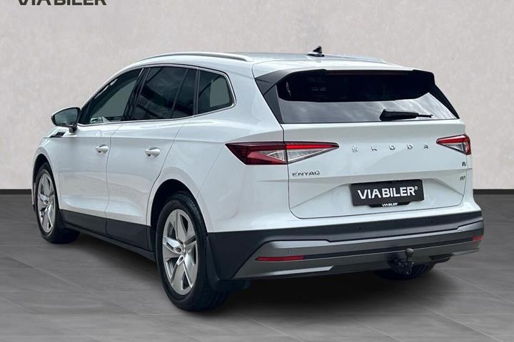 Hvid Skoda Enyaq fra 2022