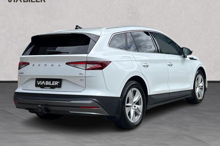 Hvid Skoda Enyaq fra 2022