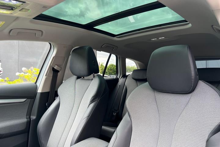 Hvid Skoda Enyaq fra 2022