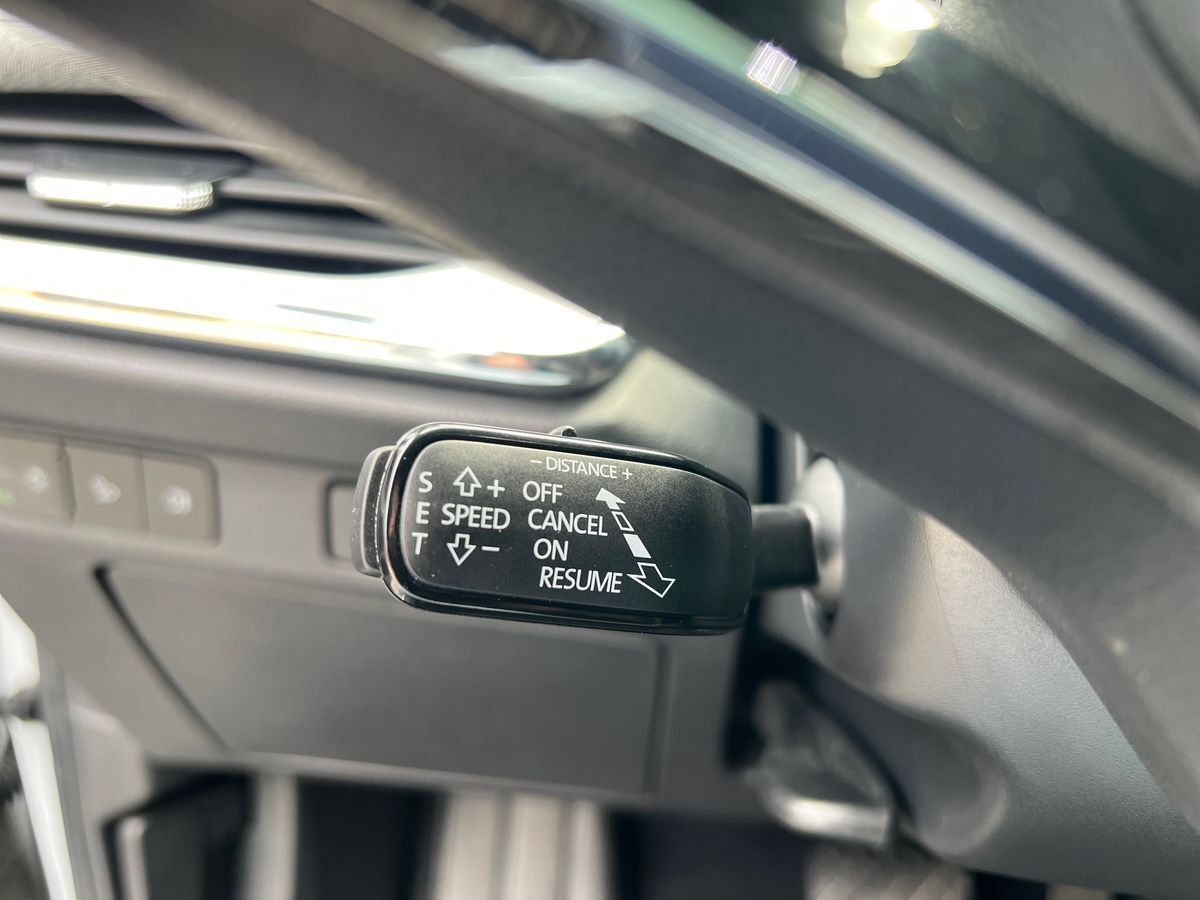 Hvid Skoda Enyaq fra 2022