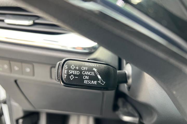 Hvid Skoda Enyaq fra 2022