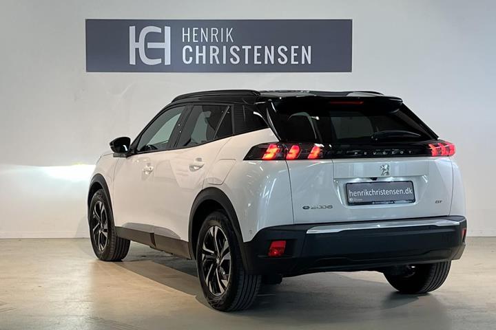 Hvid Peugeot e-2008 fra 2023