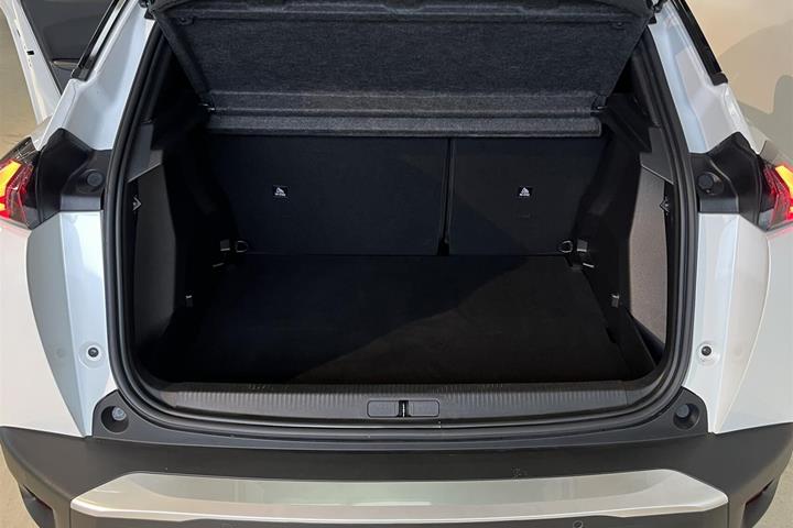 Hvid Peugeot e-2008 fra 2023