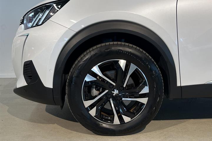 Hvid Peugeot e-2008 fra 2023