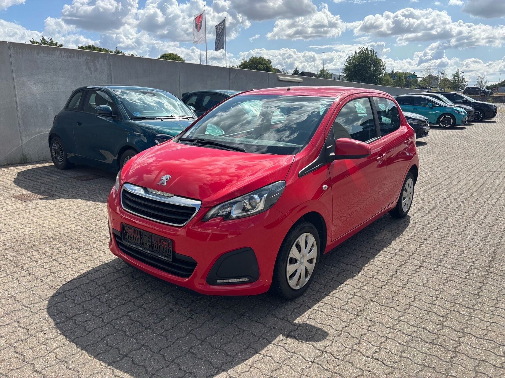 Rød Peugeot 108 fra 2014