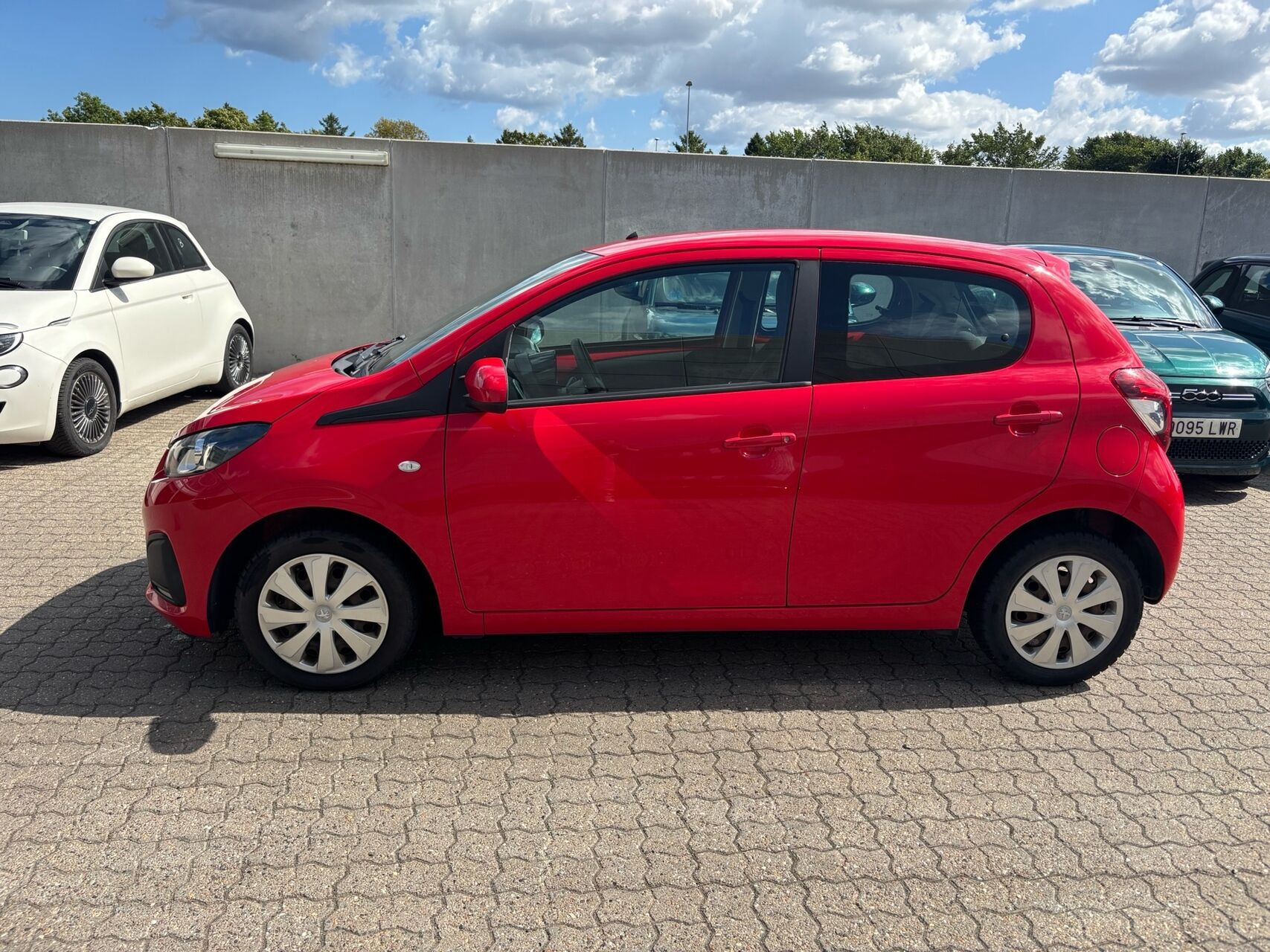 Rød Peugeot 108 fra 2014
