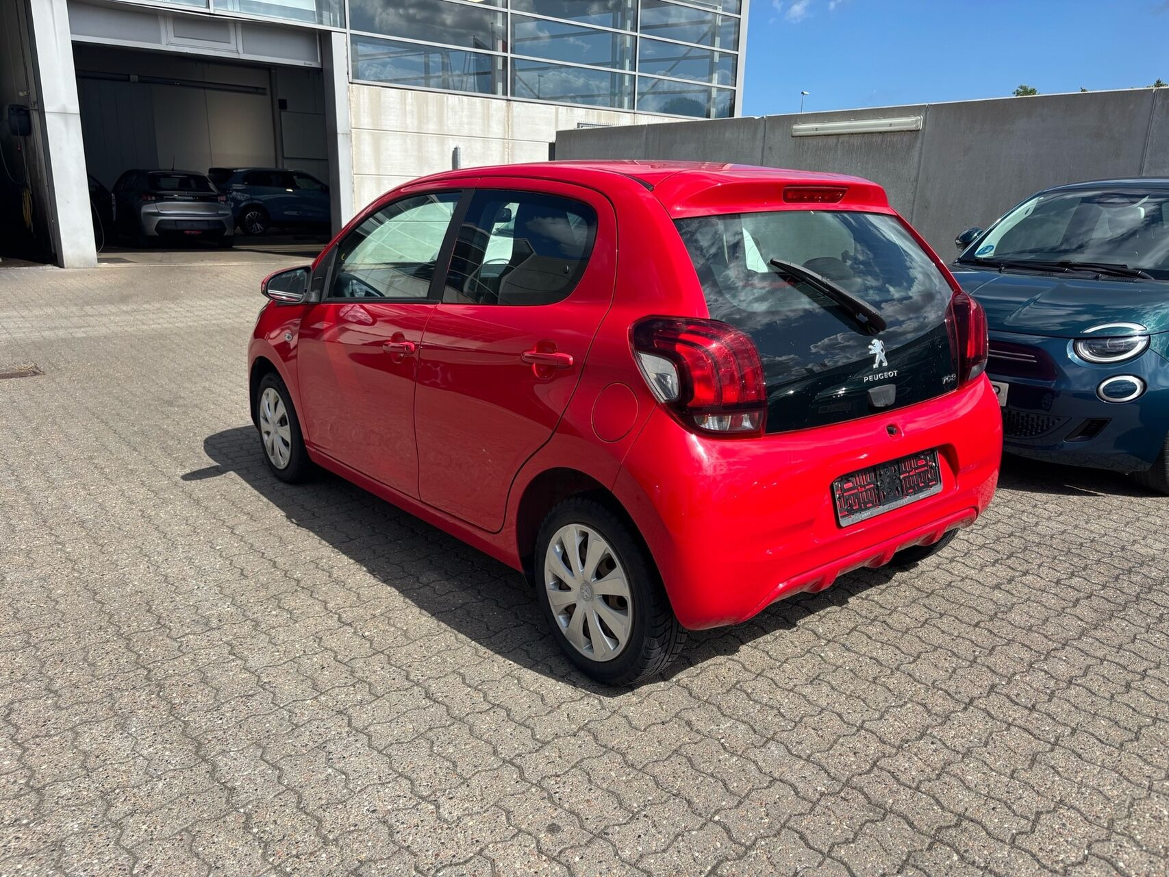 Rød Peugeot 108 fra 2014