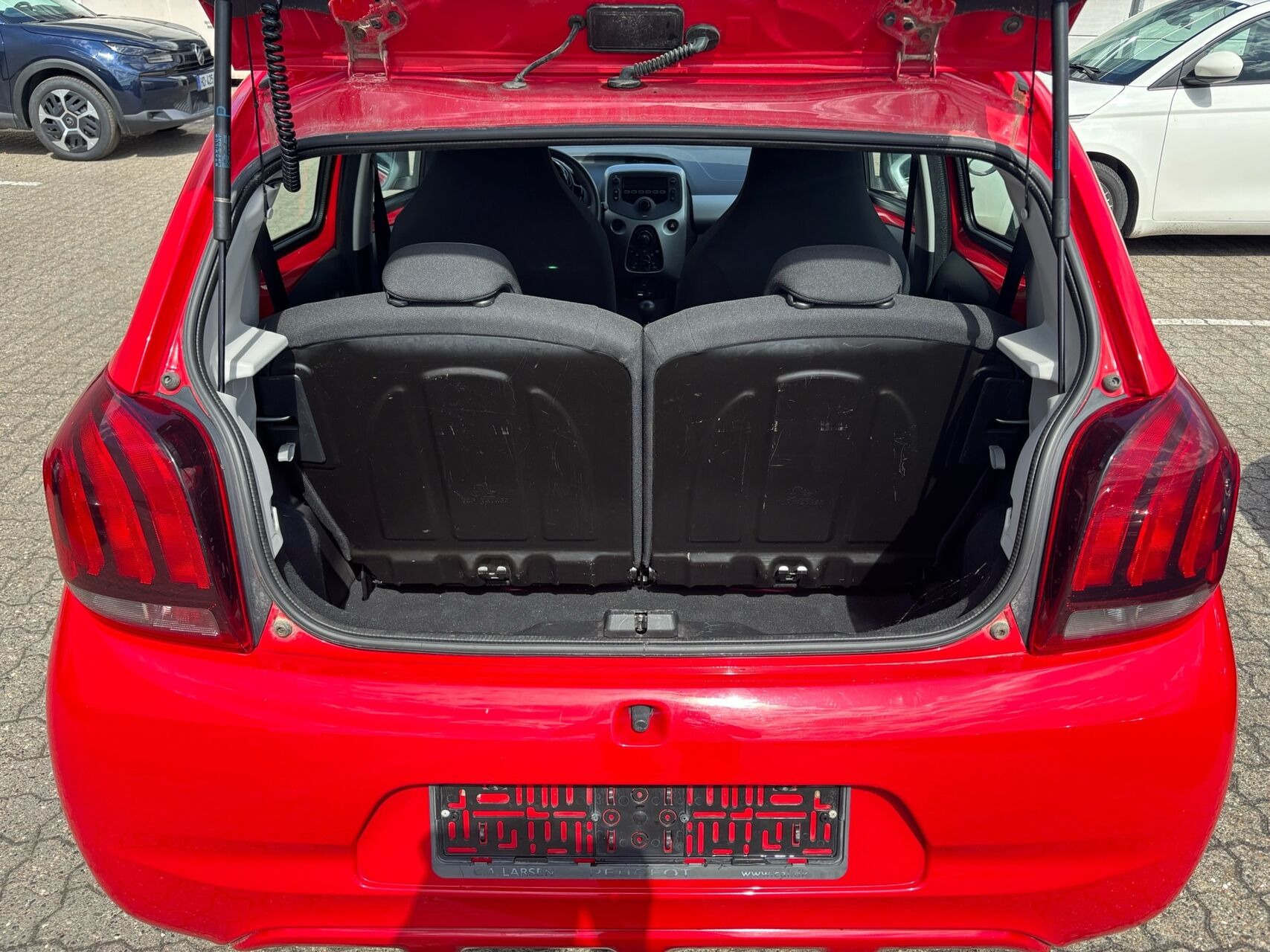 Rød Peugeot 108 fra 2014