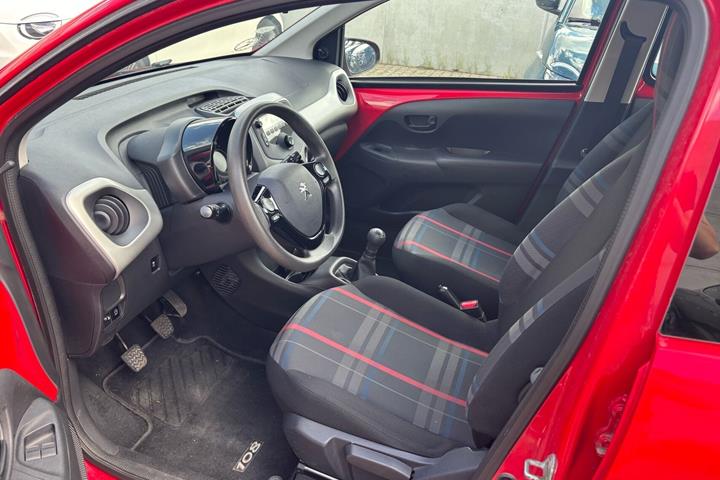 Rød Peugeot 108 fra 2014
