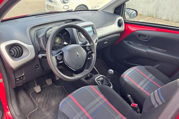 Rød Peugeot 108 fra 2014