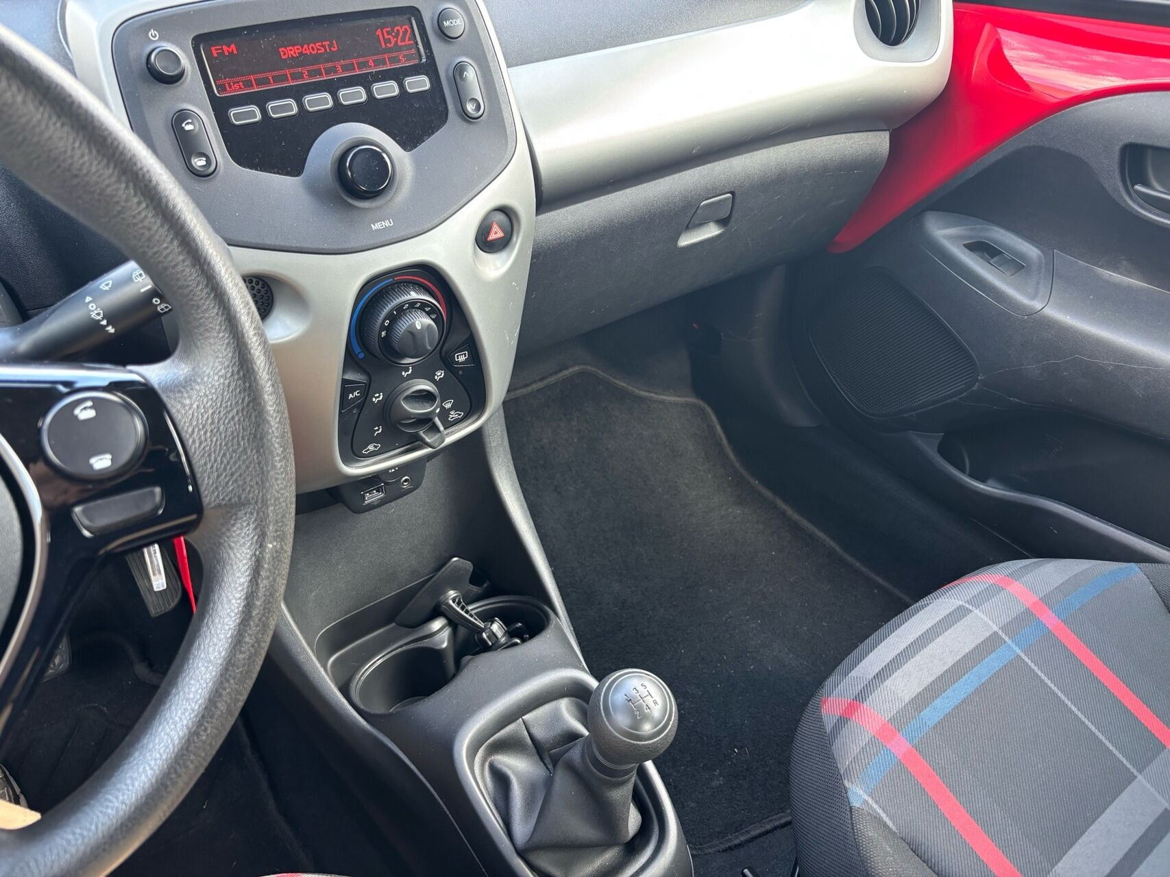 Rød Peugeot 108 fra 2014