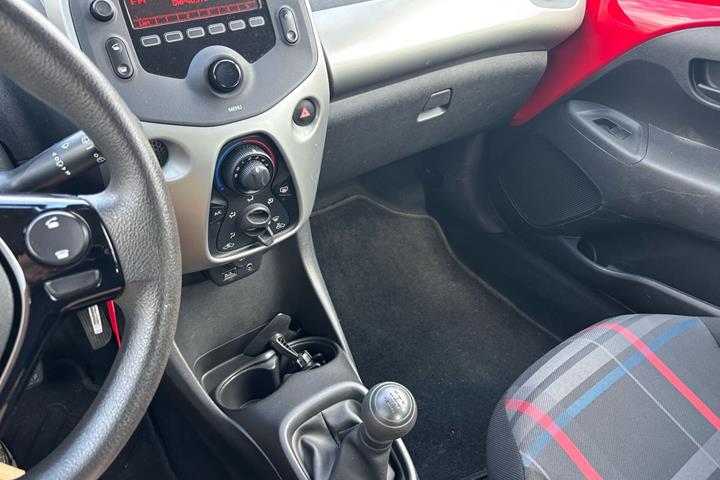 Rød Peugeot 108 fra 2014