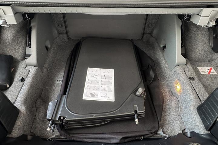 Sort BMW 325i fra 2007