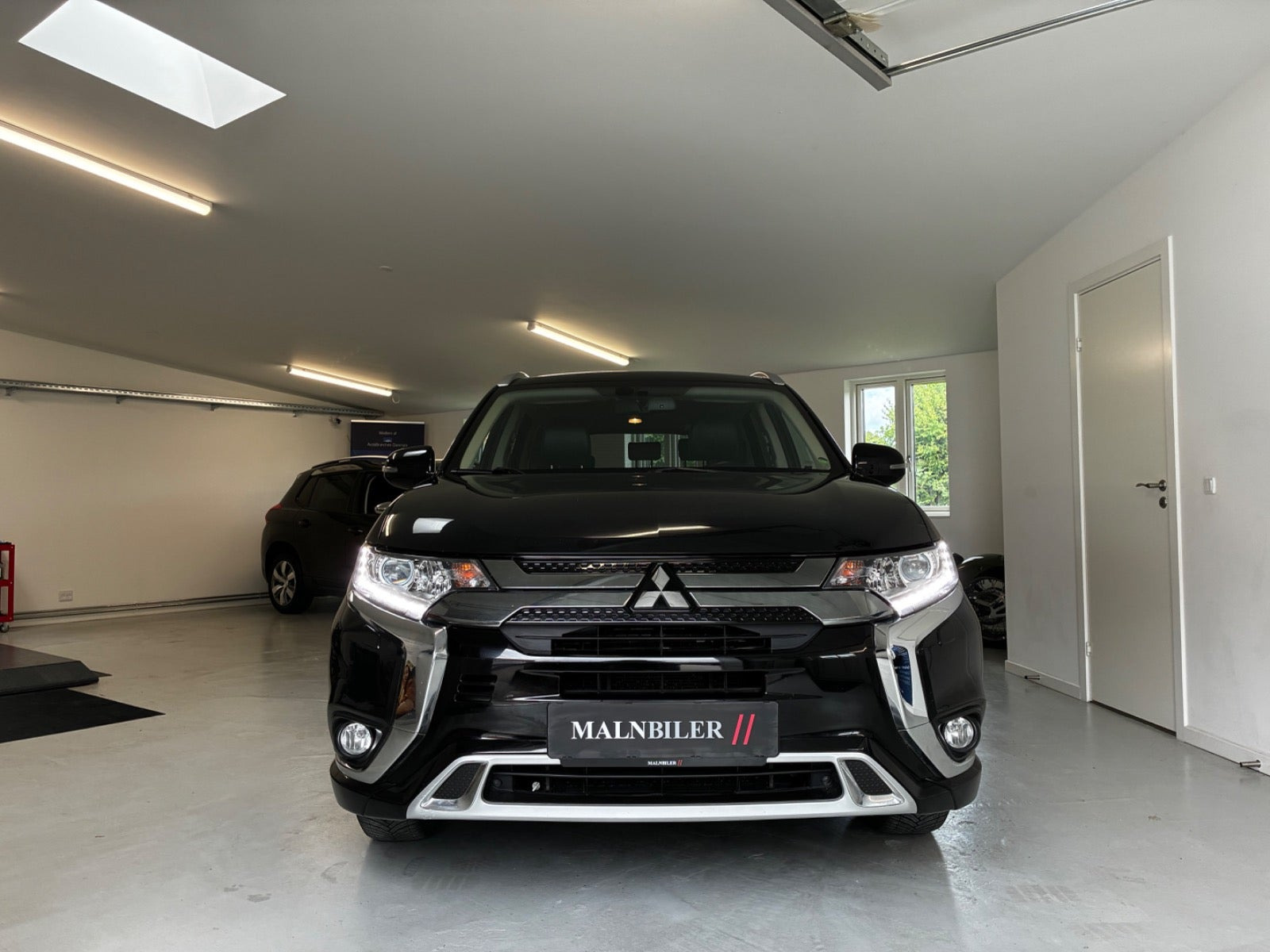 Mitsubishi Outlander 2,4 PHEV Invite+ CVT 4WD