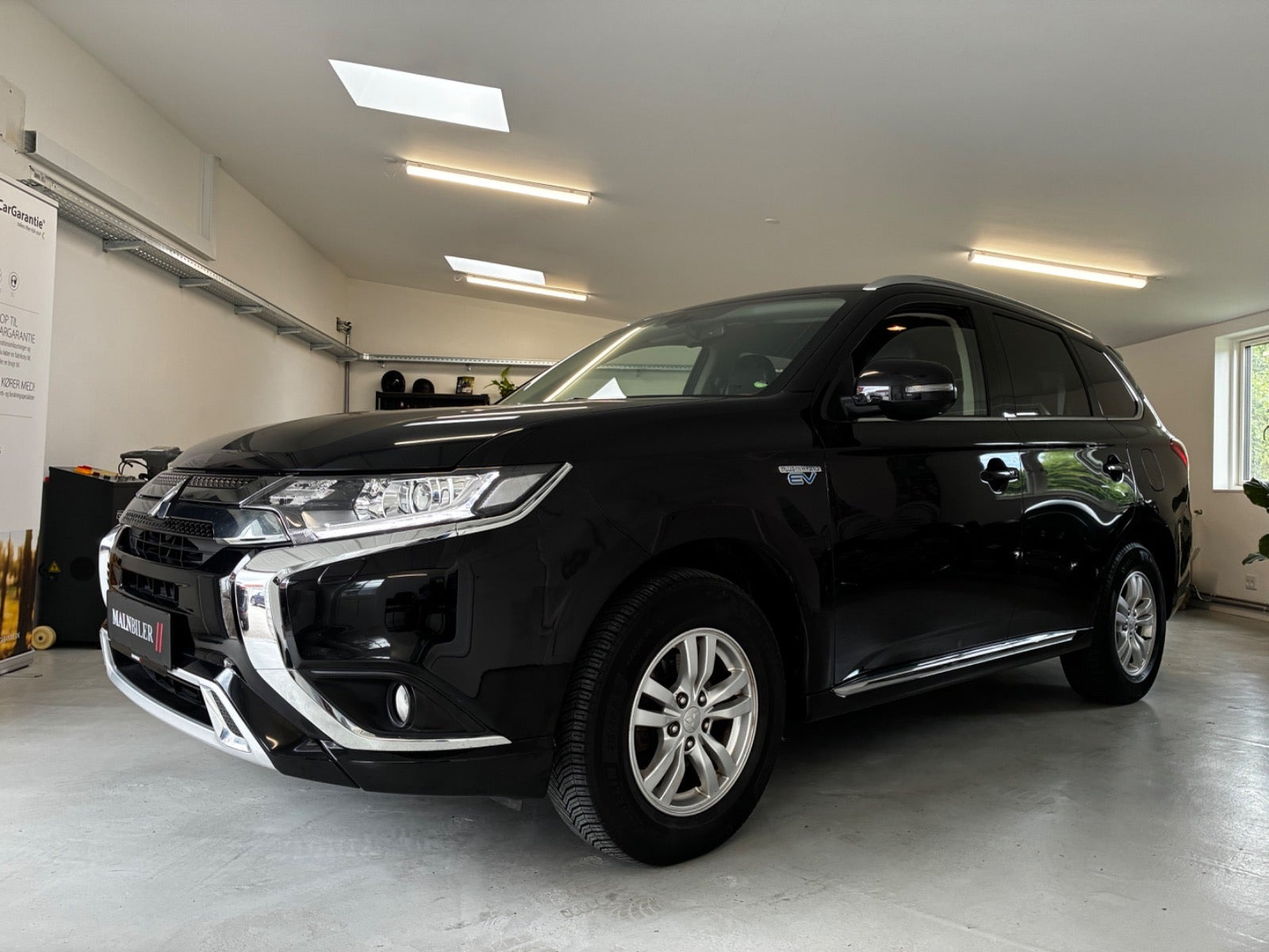 Sort Mitsubishi Outlander fra 2020