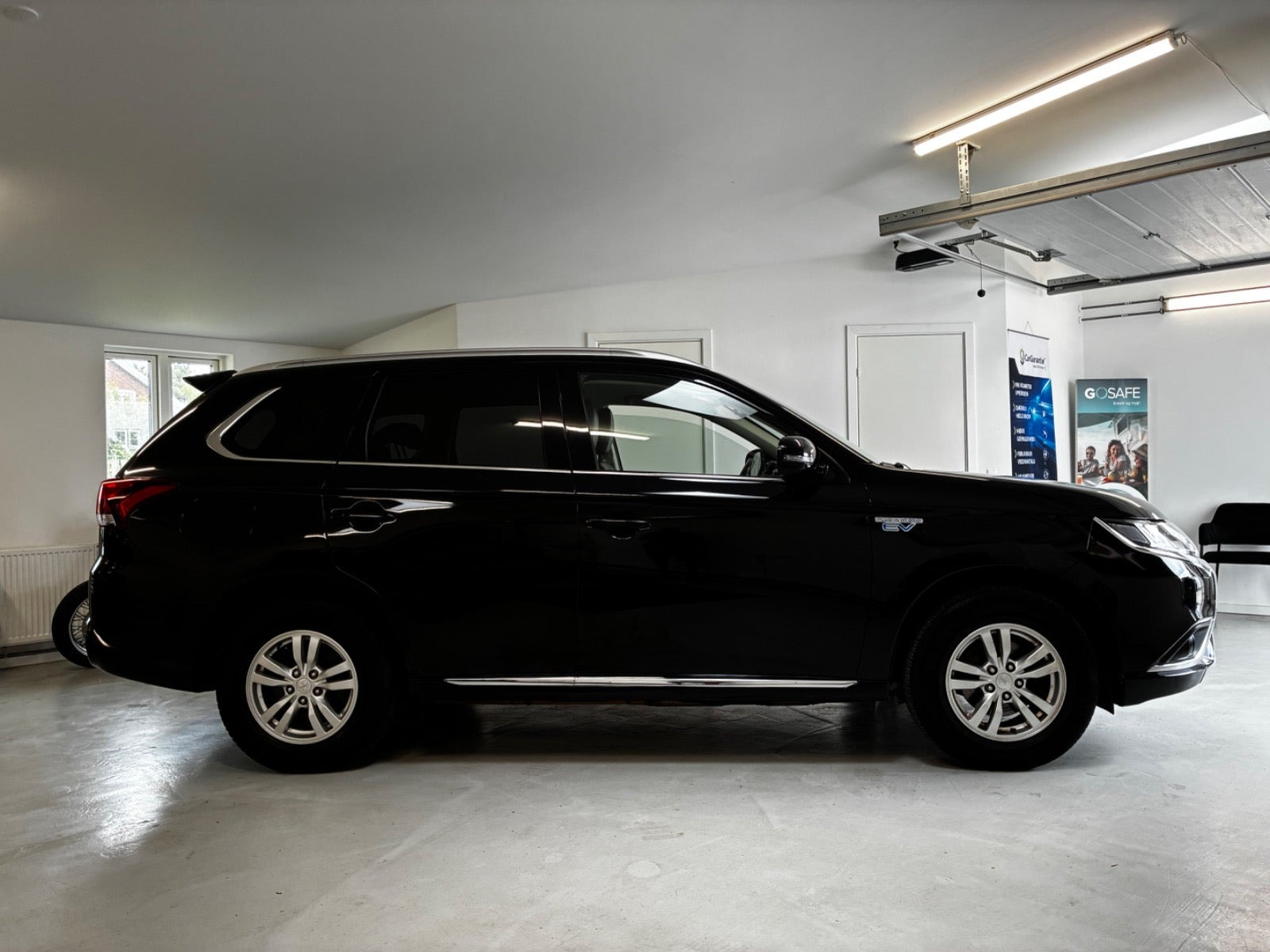 Sort Mitsubishi Outlander fra 2020