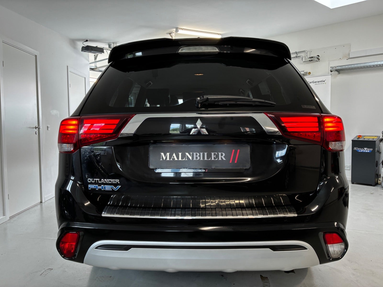 Sort Mitsubishi Outlander fra 2020