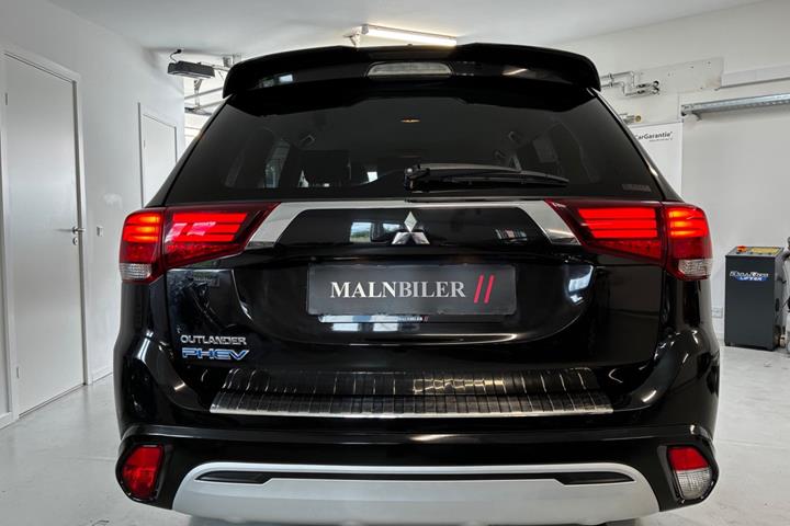 Sort Mitsubishi Outlander fra 2020