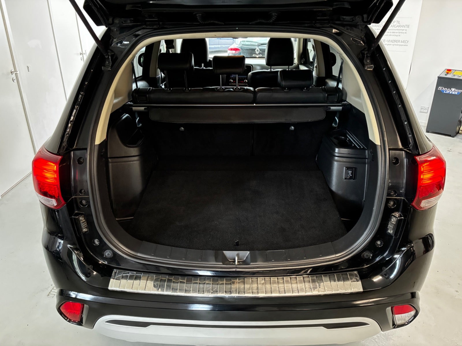 Sort Mitsubishi Outlander fra 2020