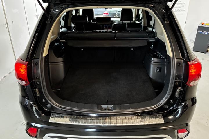 Sort Mitsubishi Outlander fra 2020