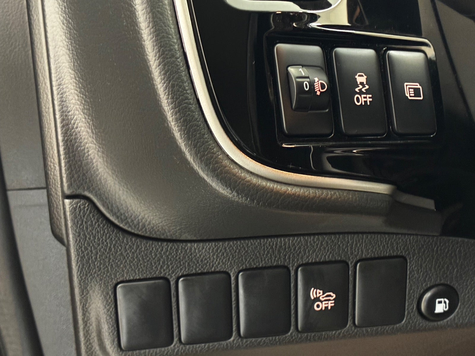 Sort Mitsubishi Outlander fra 2020