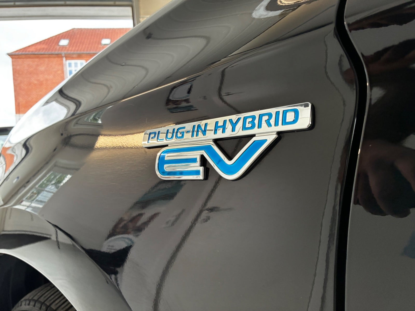 Sort Mitsubishi Outlander fra 2020