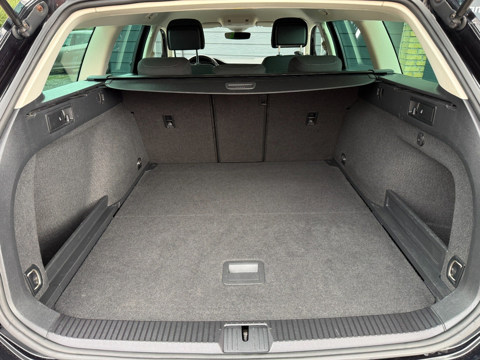 Sort VW Passat fra 2018